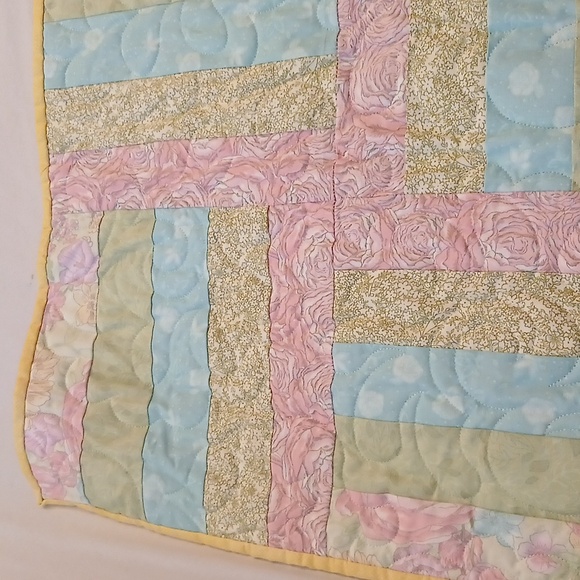 Patchwork Quilt Pastels - Picture 9 of 14